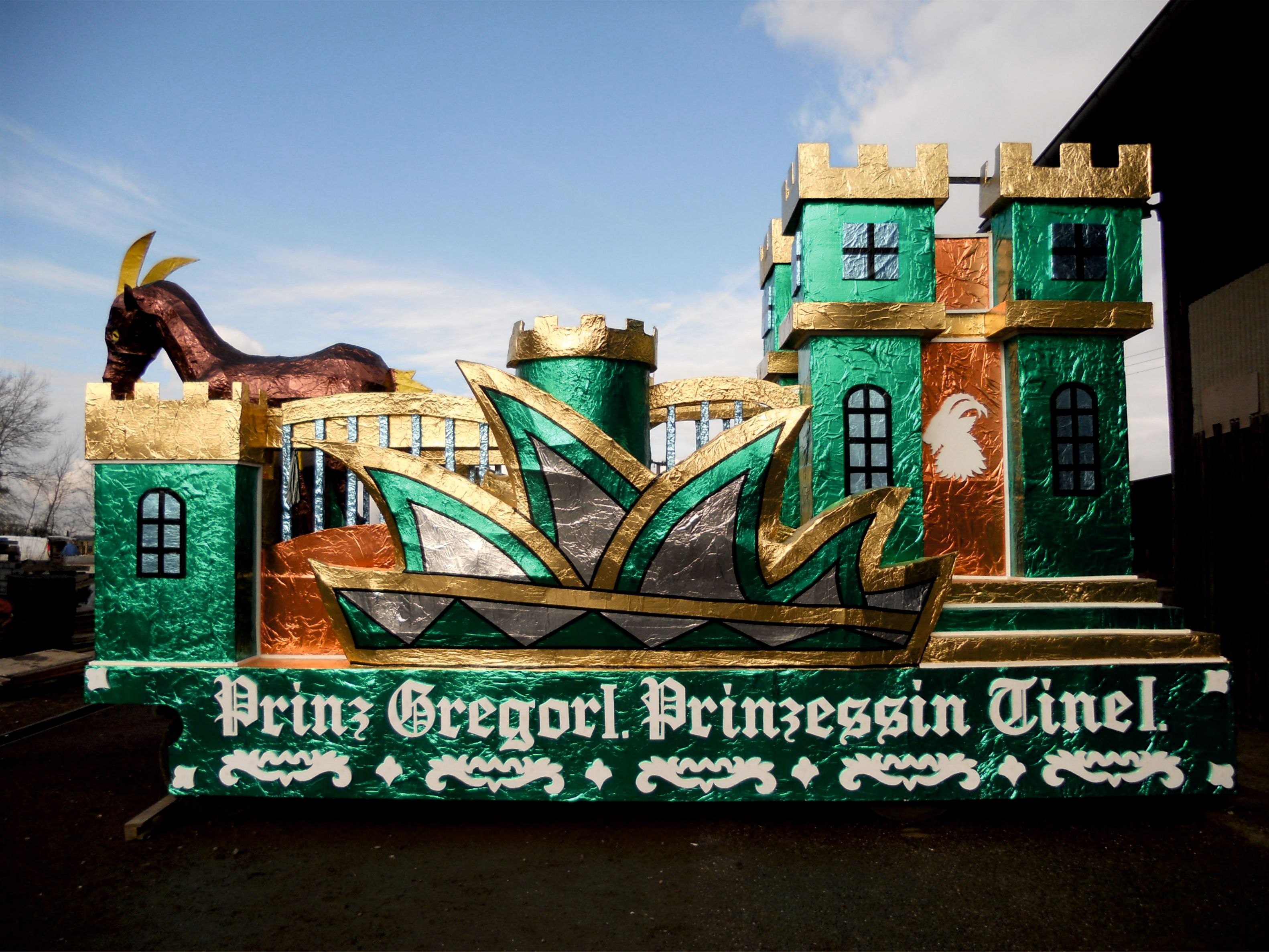 2018 prinzenwagen dreigestirn.jpg